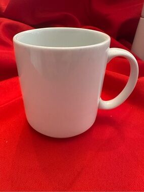 Williams Sonoma White Ceramic Mug with Rounded Handle